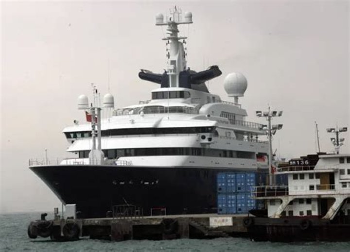 All The Incredible Homes, Yachts, Sports Teams Paul Allen Owned Thanks To His $20 Billion Net Worth - And What Happens To It Now