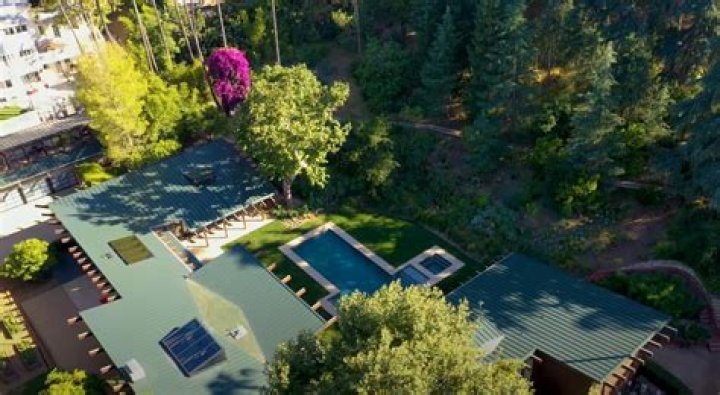 Alyson Hannigan Lists Encino Spread For $18 Million