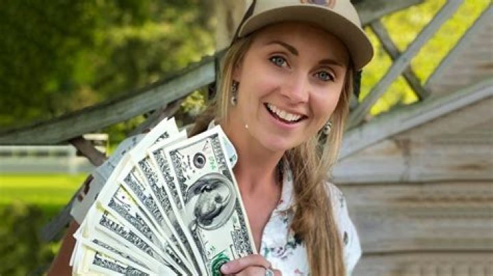 Amber Marshall Net Worth | Celebrity Net Worth