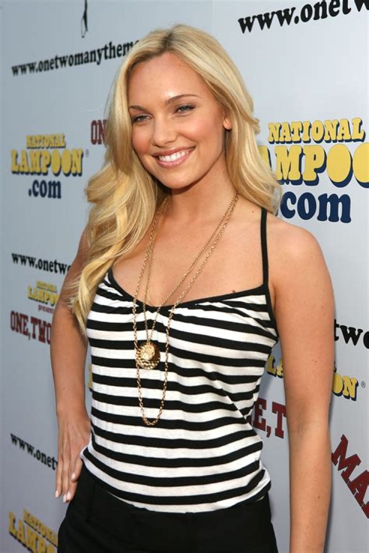 Ashley Hartman Net Worth | Celebrity Net Worth