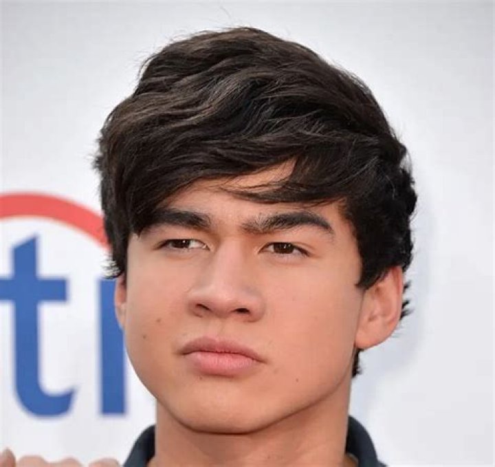 Calum Hood Net Worth | Celebrity Net Worth