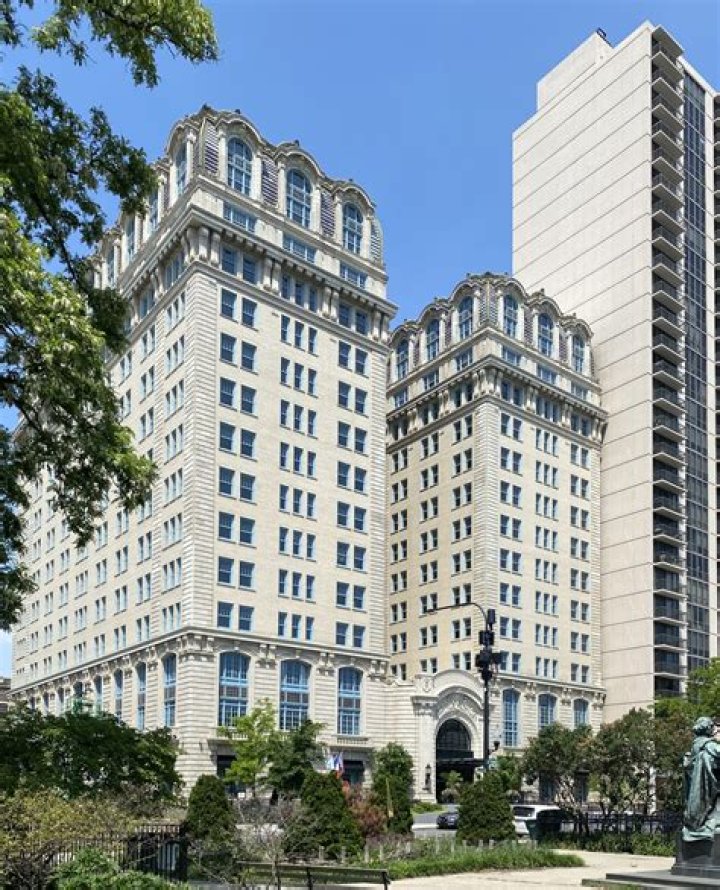 Chicago Billionaire Joe Mansueto To Purchase The Wrigley Building For $255 Million