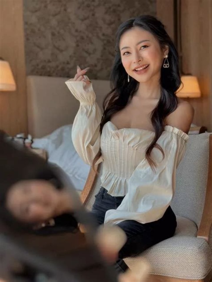 Chinese Billionaire Pays $8 Million To Hire Japanese Porn Star To Be Personal Assistant For 15 Years