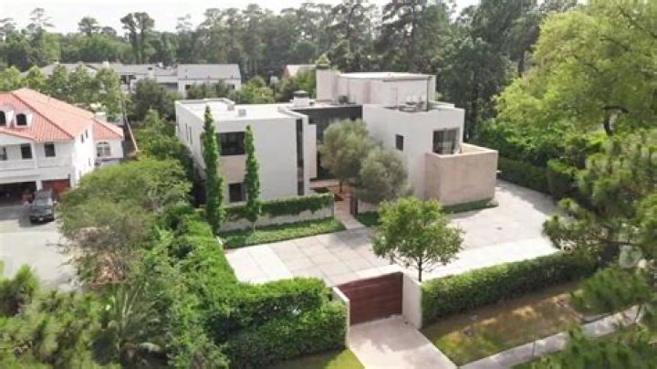 Chris Paul Sells His $8 Million Houston Mansion