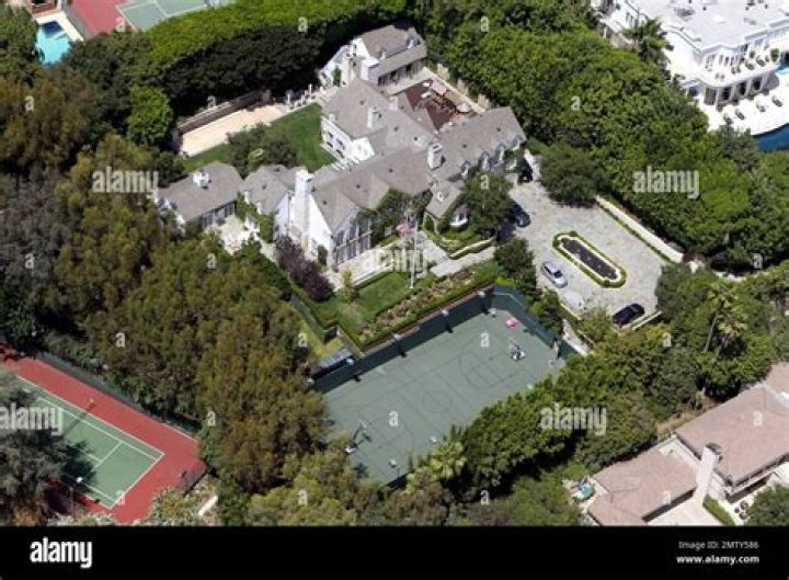 Drake Stays At $14,000 Per Night Beverly Hills Mansion