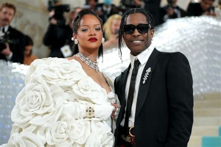 How Rihanna Became The $550 Million Woman (Hint: It Isn't From Her Music)