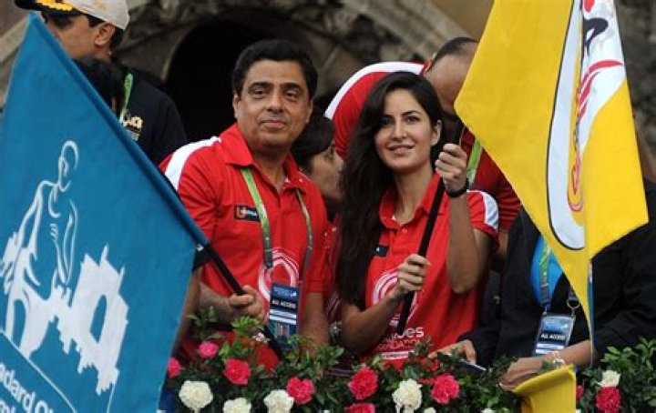 Indian Billionaire Pledges To End Poverty In His Country