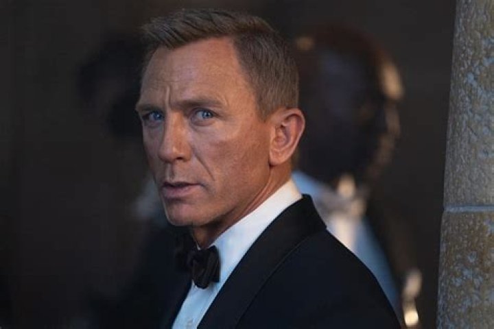 Could You Turn Down $50 Million To Use A Cell Phone? Daniel Craig Did...