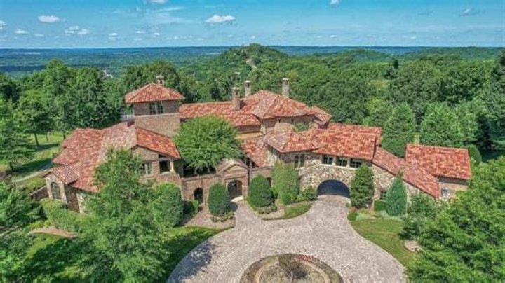 Kenny Chesney Lists Tennessee Estate "Bella Luce" For $14 Million
