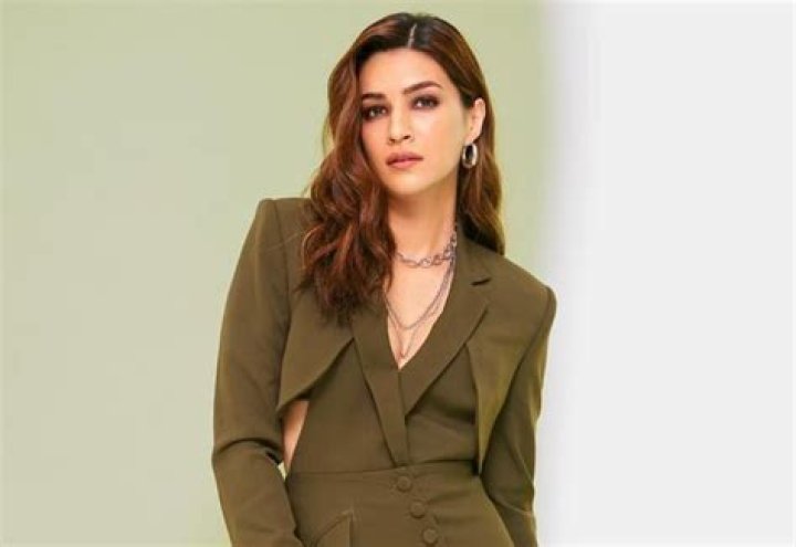 Kriti Sanon Net Worth | Celebrity Net Worth