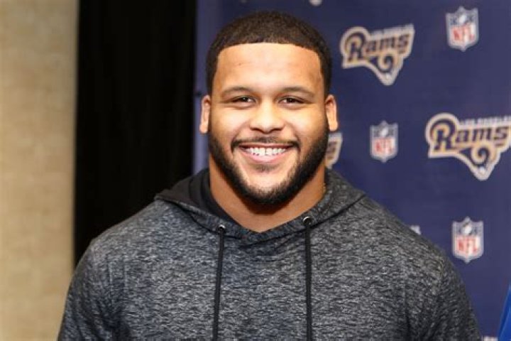 NFL Player Who Just Got $87 Million Guaranteed Tells Parents Its Time For Them To Retire