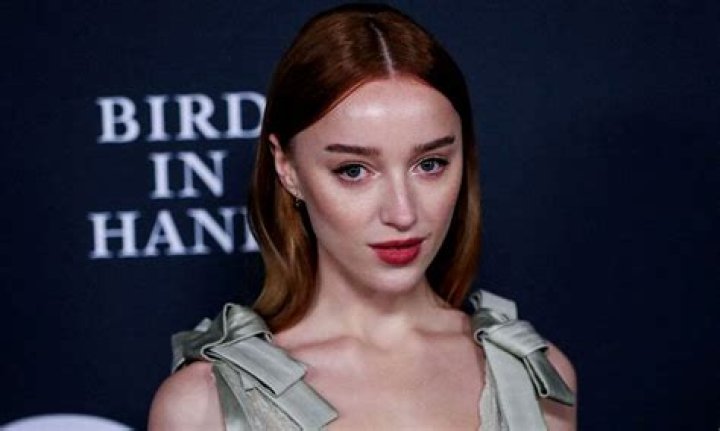 Phoebe Dynevor Net Worth | Celebrity Net Worth