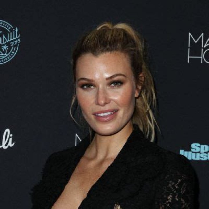 Samantha Hoopes Net Worth | Celebrity Net Worth