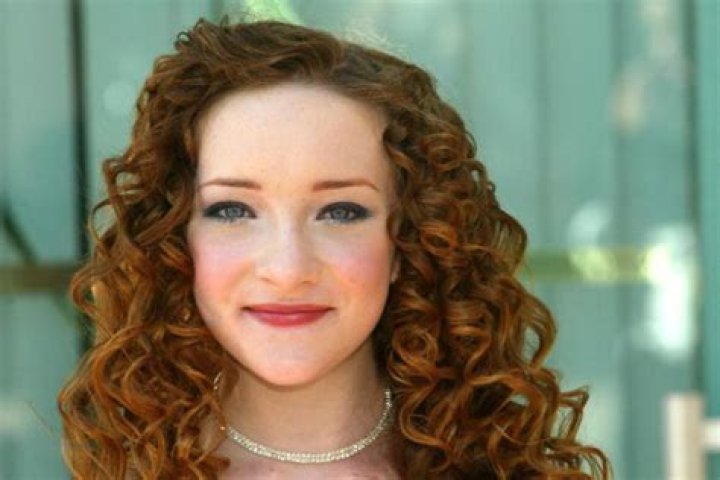 Scarlett Pomers Net Worth | Celebrity Net Worth