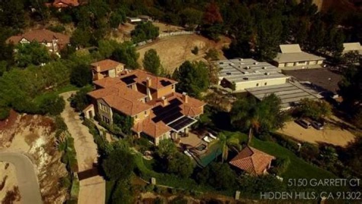 Selena Gomez Puts 7,786 Square Foot Home On The Market For $4.495 Million