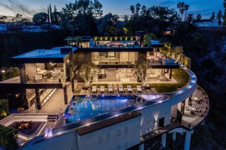 The Risk Filled Trend Of Spec Mega Mansions In Los Angeles And The Developers Who Build Them