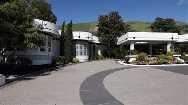 Video Tour Of The $20 Million Hammer Time Mansion That Bankrupted MC Hammer